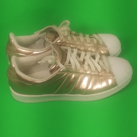 Adidas Women's Shell Toe sneakers Disney satin hat - Picture 6 of 8